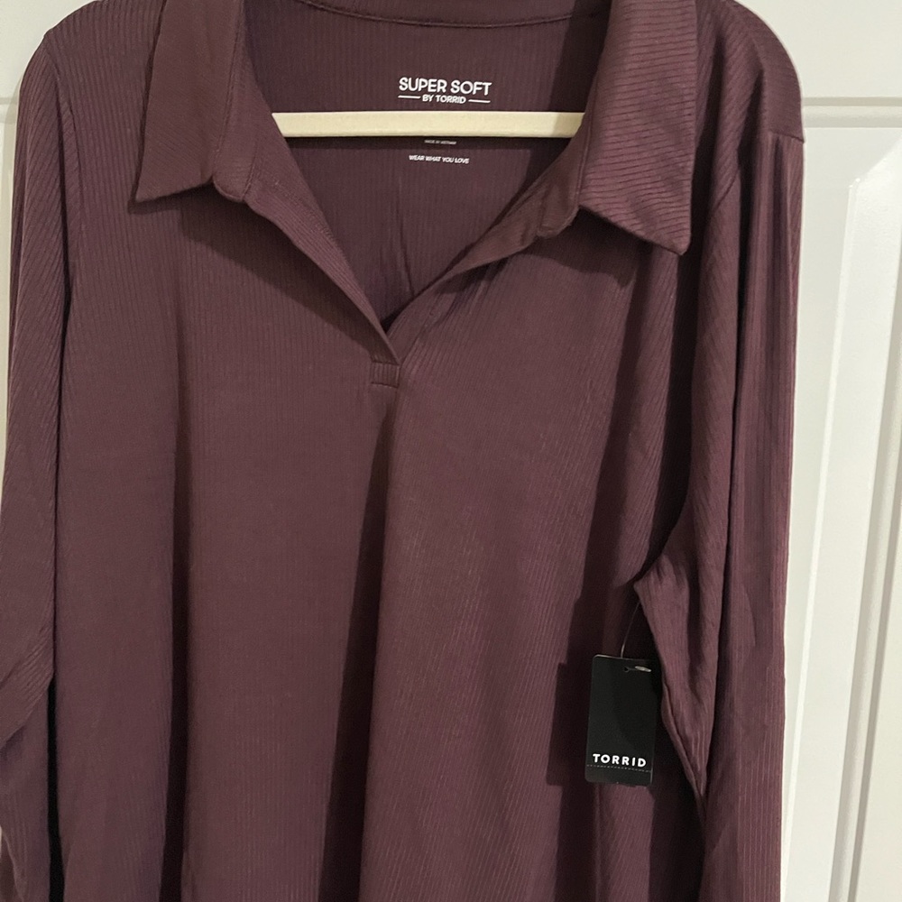 Torrid fitted super soft rib collar v neck top